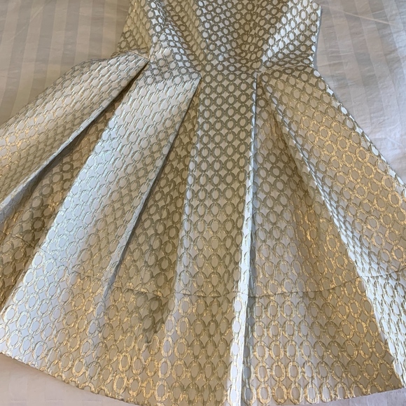 Eliza J Sleeveless Dress - Picture 4 of 5